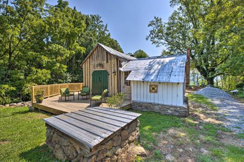 Charming Cottage Less Than 10 Mi to Wineries and Skiing!