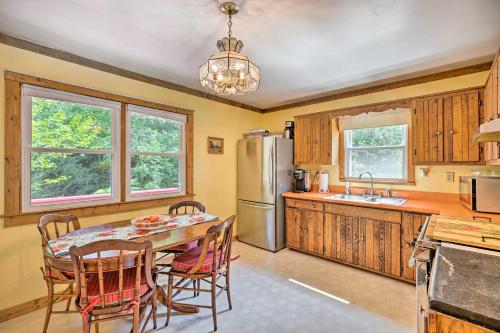 Charming Cottage Less Than 10 Mi to Wineries and Skiing!