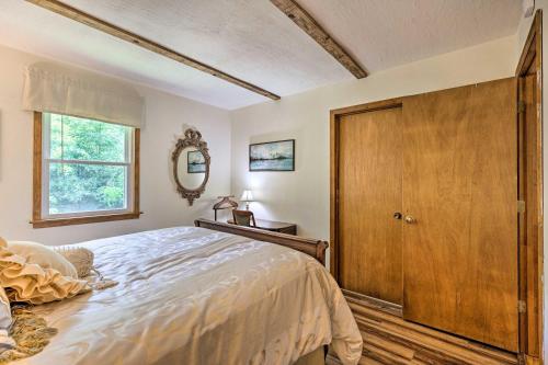 Charming Cottage Less Than 10 Mi to Wineries and Skiing!