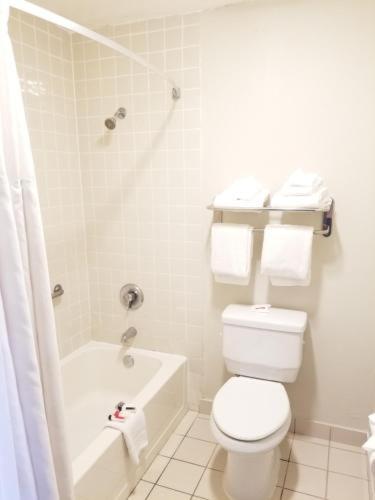 Ramada by Wyndham Oceanside, Оушенсайд (фото 10)