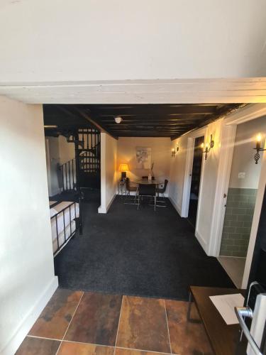 入口, 國王阿姆斯酒店 (King's Arms Hotel) in 阿默舍姆