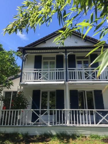 Charmante Villa dans un écrin de verdure à 20 min de PARIS gîte à louer Le Pecq