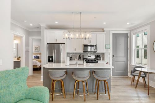 The Cooper Suite at 122 Spring in Charleston, USA