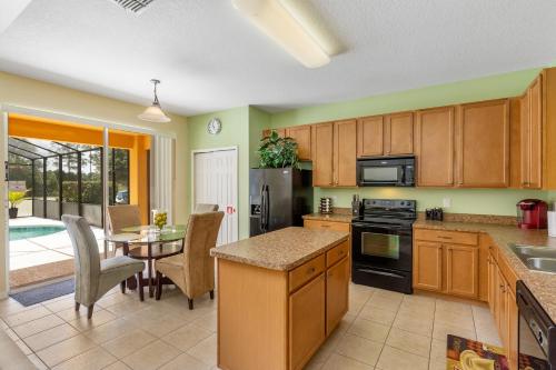 Watersong Dream II- 5 bedroom home with a private pool & spa movie room and gas BBQ - image 7