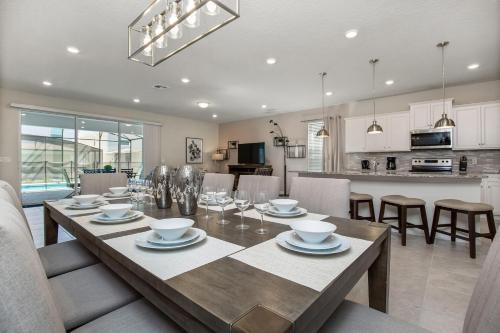 Brand New 8 Bedroom Home Located in the Windsor Island Resort - 2011 - image 11