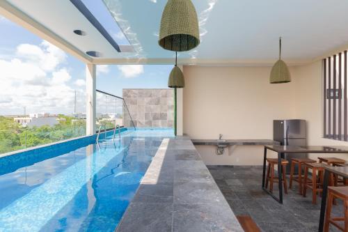 Lovely and Stylish Studio with Rooftop Sky Bar Terrace and Swimming Pool
