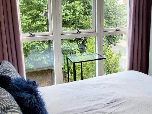 ParkView City Balcony Apartment with Self Checkin 5