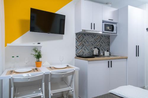 Konyha, Апартаменти MYFREEDOM поруч із метро Святошин in Svyatoshynskyj