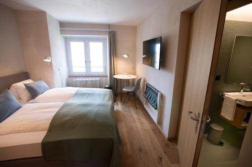 2 twin beds