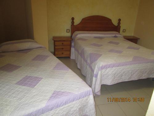 1 double bed, 2 twin beds