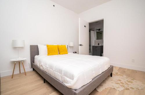 Central Broadway Apartments 30 Day Stays - image 2