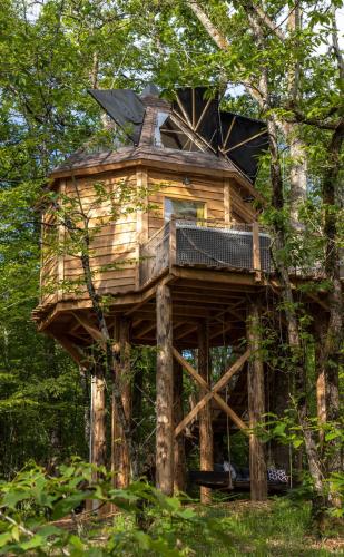 Cabanes dans les arbres avec spa Lot et Dordogne