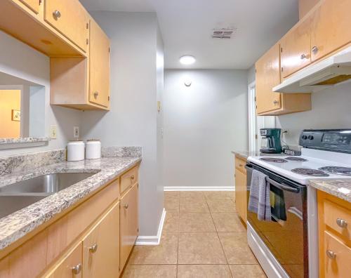 Luminous & Pristine, Spacious and Serene! in Perkins