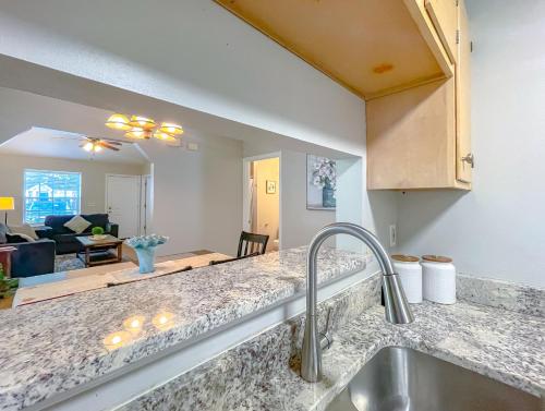 Luminous & Pristine, Spacious and Serene! in Perkins