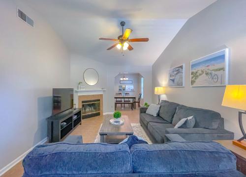 Luminous & Pristine, Spacious and Serene! in Perkins