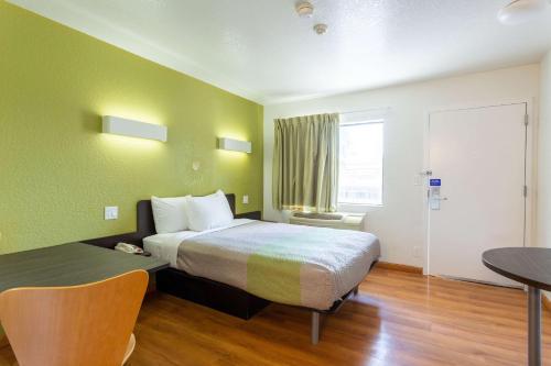 Motel 6-Camp Springs, DC - South Camp Springs in Camp Springs, USA