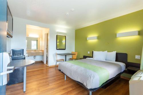 Motel 6-Camp Springs, DC - South Camp Springs in Camp Springs, USA