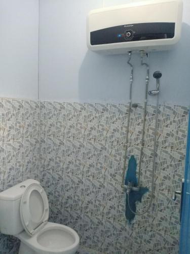 Bathroom, Pintu Biru Hostel in Wamena