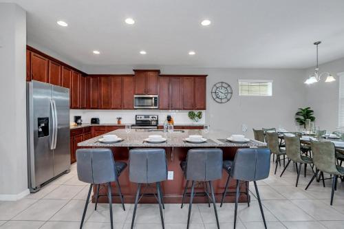 Near Disney - 9BR Resort Mansion - Private Pool Hot Tub and BBQ! - image 6