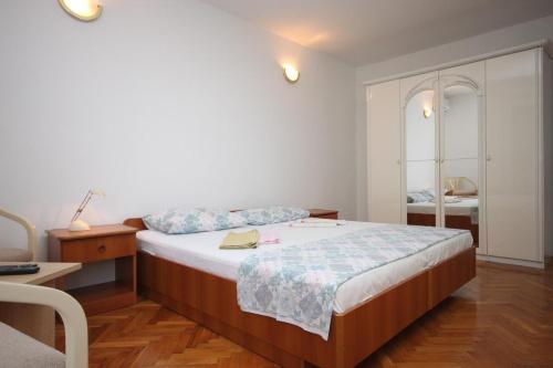 Apartments and rooms by the sea Makarska - 6839