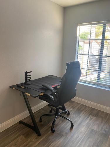 Luxury Retreat 15min From the Strip