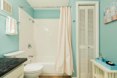 Island Sand - Right Across From Seawall Beach 3 Pools Hot Tub Dog Friendly! - image 11