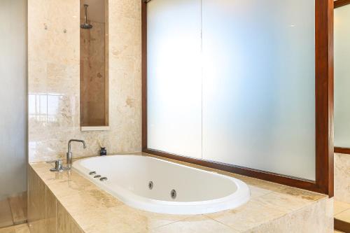 Bathroom, Santai Sands - with Sea and Mountain Glimpses! in Kingscliff
