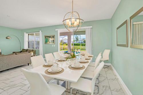 8BR Mansion - Family Resort - Private Pool BBQ Theater! - image 11