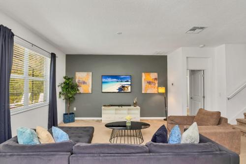 8BR Mansion by Disney - Family Resort - Private Pool and Games! - image 7