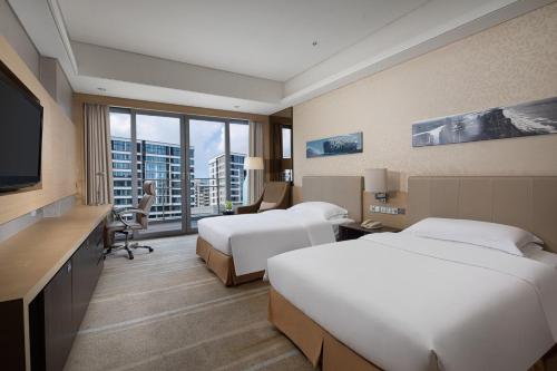 318425516 Crowne Plaza Guangzhou Huadu by IHG - Free Shuttle bus between hotel to Exhibition Center During Canton Fair