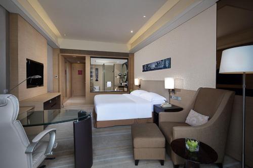 318425524 Crowne Plaza Guangzhou Huadu by IHG - Free Shuttle bus between hotel to Exhibition Center During Canton Fair