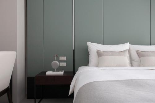 Deluxe Double Room with Bath image 5