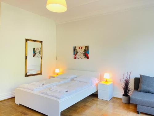 1 queen bed, 1 sofa bed