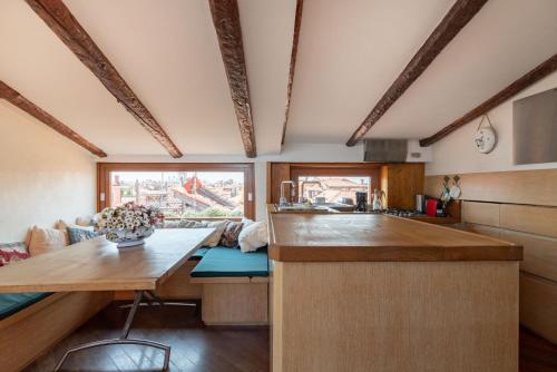 Rooftop Terrace Penthouse & 360° Views | Venice5th - image 12