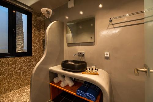 Daydream Luxury Suites - image 7