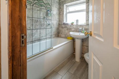 Captivating 4-Bed Pet Friendly House in Nelson