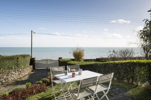 Cancale, Maison vue mer les pieds dans l'eau gîte à louer Cancale