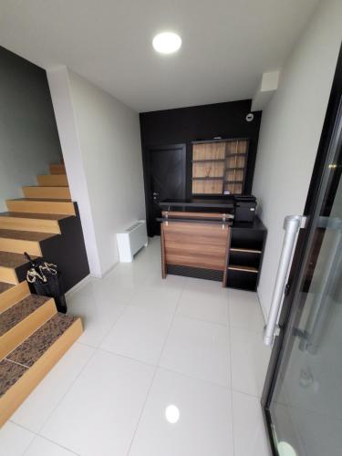 Single Room image 3