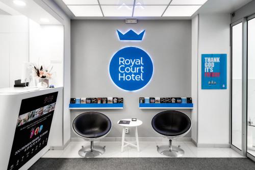 Royal Court Hotel****