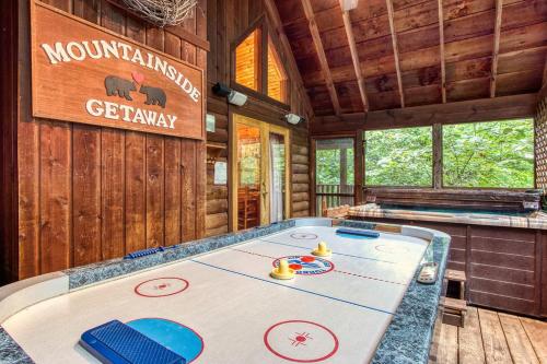 Mountainside Getaway - image 11