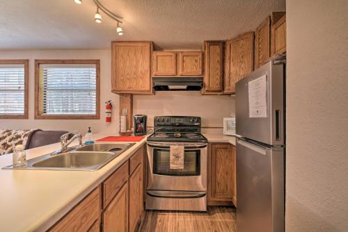 Cozy Angel Fire Condo Less Than 1 Mi to Ski Resort! - image 6