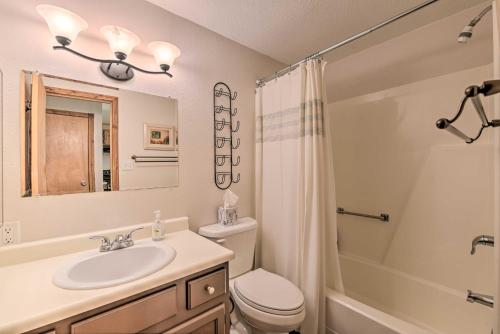 Cozy Angel Fire Condo Less Than 1 Mi to Ski Resort! - image 10