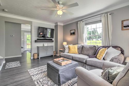. Stylish Fort Payne Retreat: Hike & Rock Climb