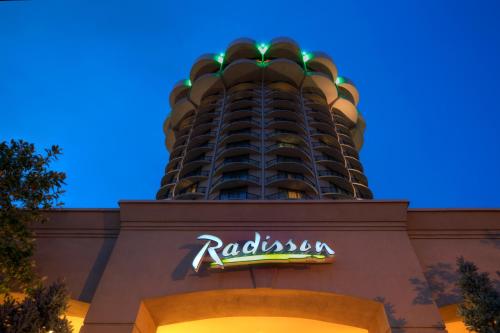 ทางเข้า, เรดิสัน โฮเต็ล ซินซิเนติ ริเวอร์ฟรอนต์ (Radisson Hotel Cincinnati Riverfront) in โควิงตัน (KY)