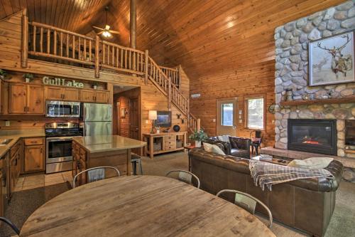 Alluring Nisswa Cabin on Gull Lake with Fireplace!