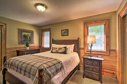 Alluring Nisswa Cabin on Gull Lake with Fireplace! - image 2