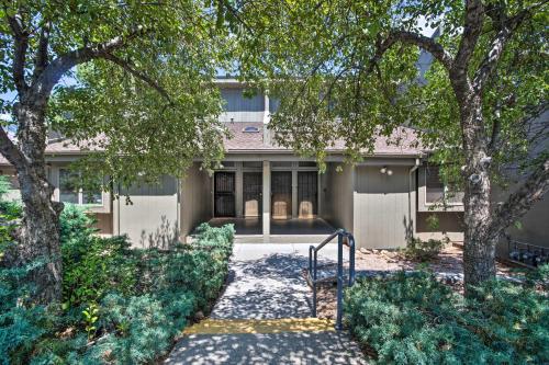 Pet-Friendly Condo Less Than 1 Mile to Hikes and Golf - main image