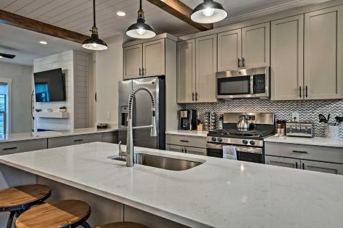 Modern Townhome with Grill - 6 Mi to Park City! - image 5