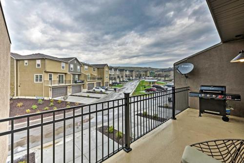 Modern Townhome with Grill - 6 Mi to Park City! - image 8