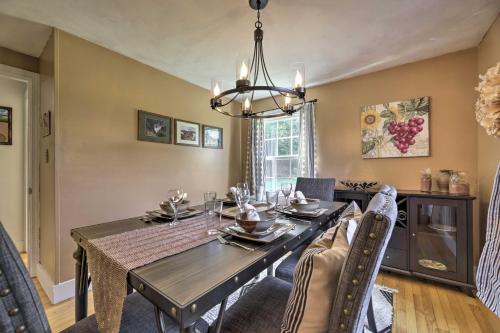 Hampton Quiet Corner Cottage with Fireplace and Yard in Mystic (CT)